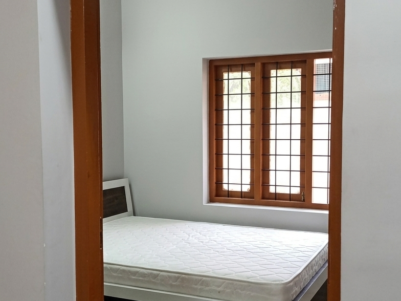  4 BHK HOUSE FOR SALE IN PONNURUNNI, ERNAKULAM