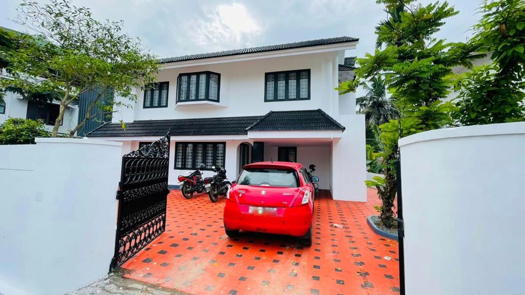 House for Sale at Aluva, Ernakulam 