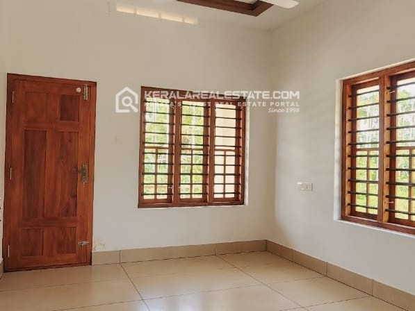 Residential / Commercial Luxury House for Sale in Vaduvanchal, Wayanad