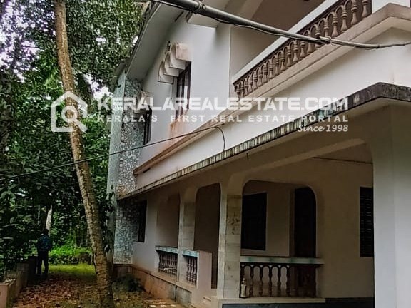 Land with Old House for Sale in Mulanthuruthy, Ernakulam 