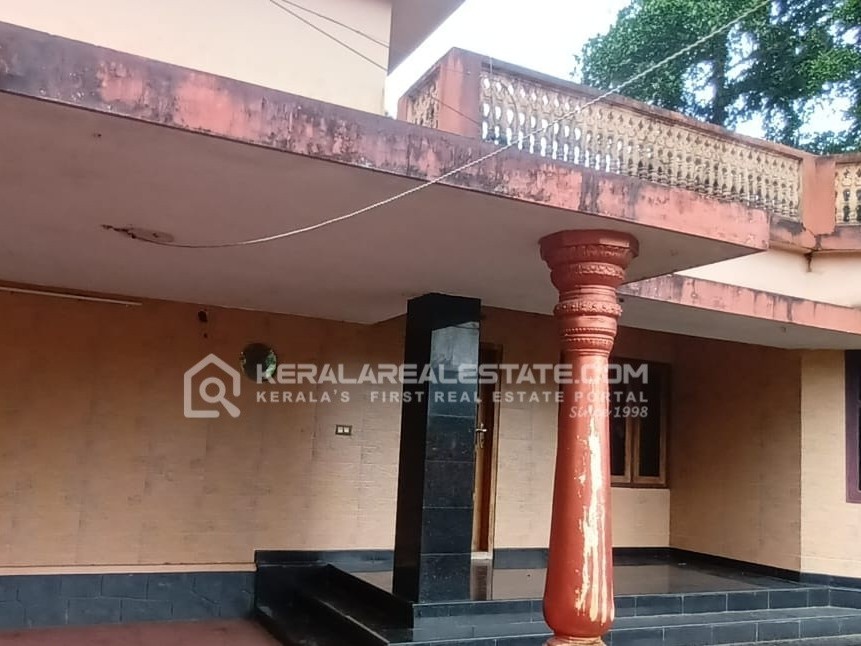 Land with House for Sale in Kandanad, Ernakulam 