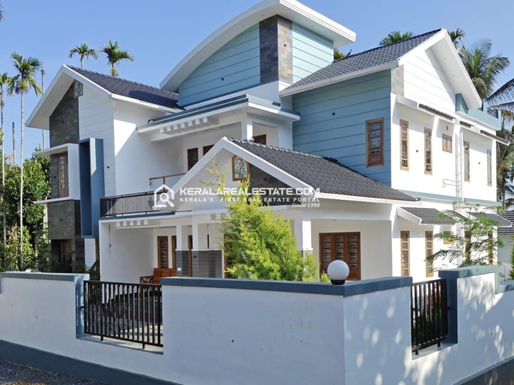 5 BHK House in 15 Cents for Sale in Sulthan Bathery, Wayanad 