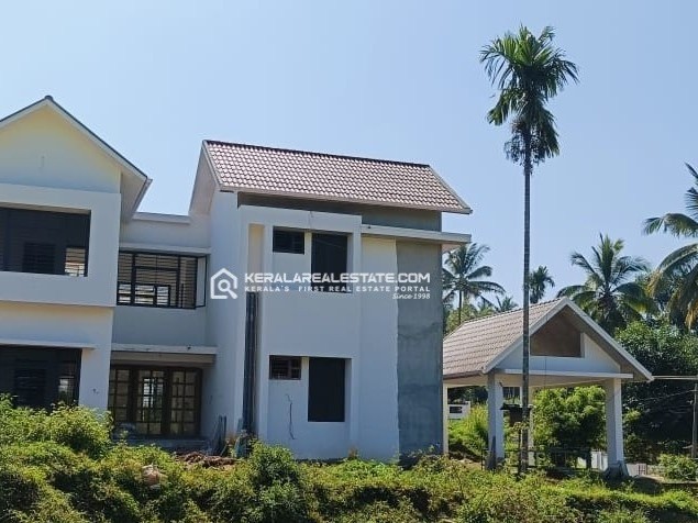 Land with House for Sale in Pachilakkad, Wayanad