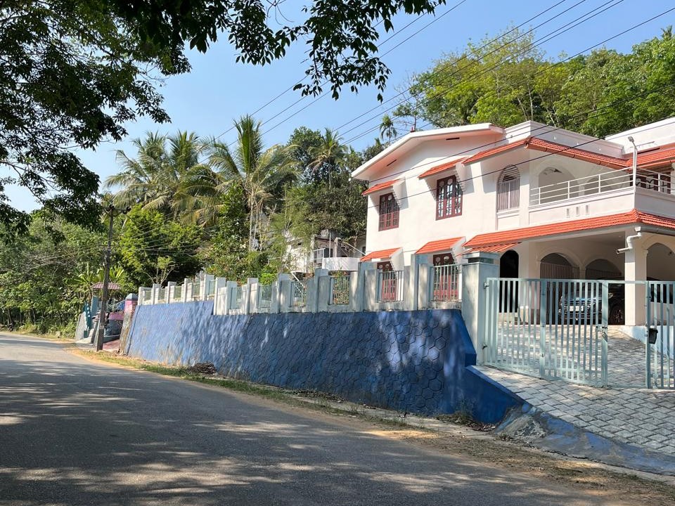 Prime Land with House for Sale in Nedumoncavu, Pathanamthitta