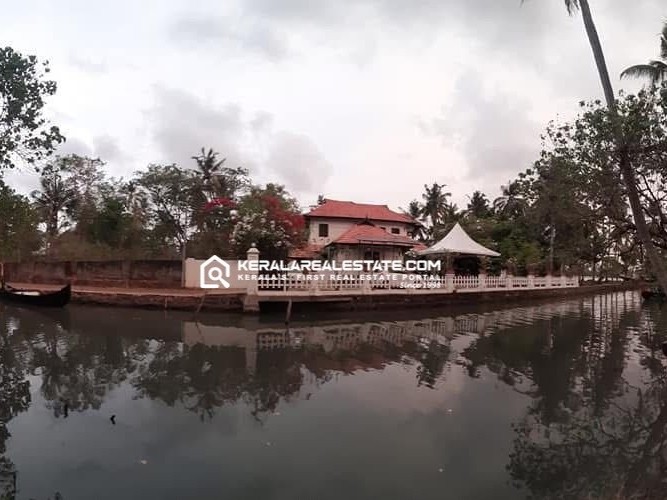 Waterfront Luxury House for Sale in Vypin, Ernakulam 