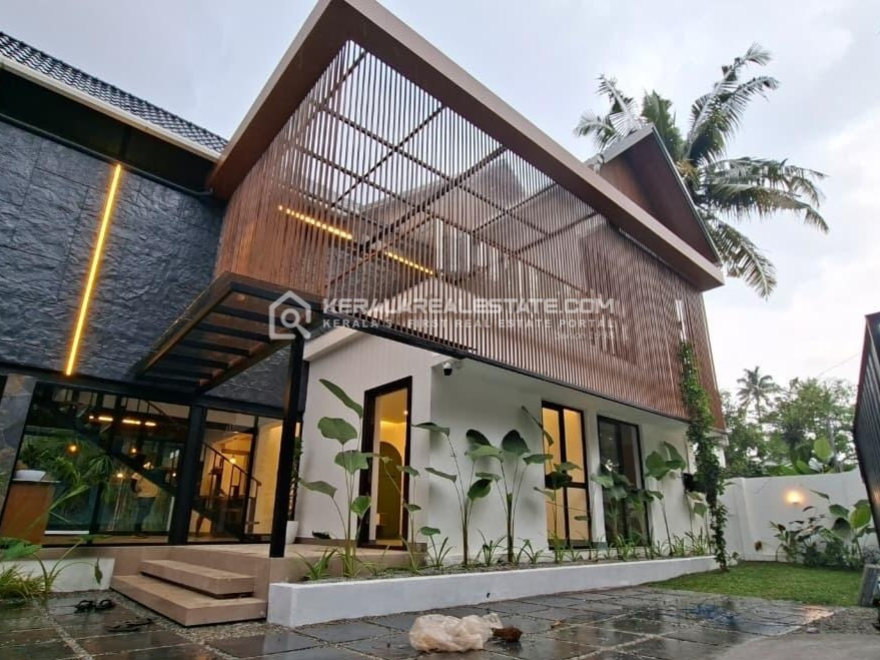 4 BHK Luxury Villa for Sale in Ayathil, Kollam
